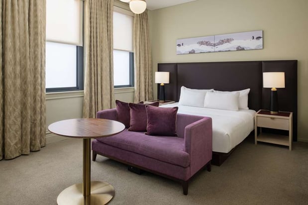 Images Hotel Savoy Kansas City, Tapestry Collection by Hilton