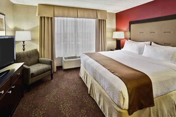 Images Holiday Inn & Suites Chicago Northwest - Elgin, an IHG Hotel