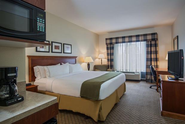 Images Holiday Inn Express & Suites Jackson - Flowood, an IHG Hotel