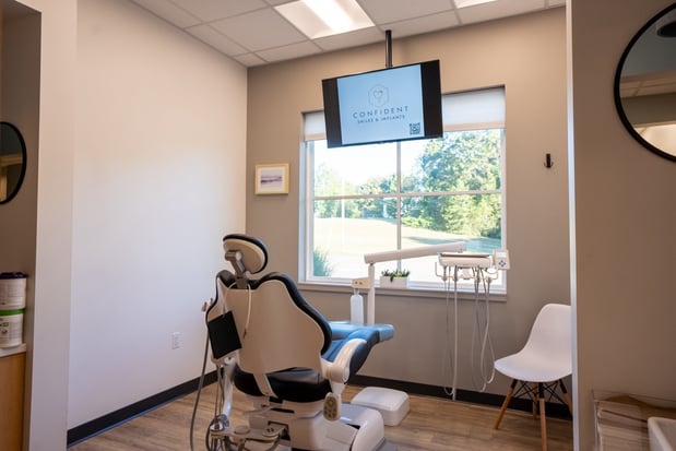 Images Confident Smiles & Implants
