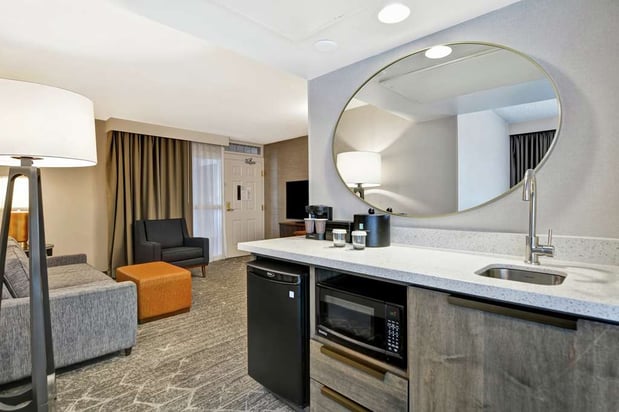 Images Embassy Suites by Hilton Minneapolis Airport