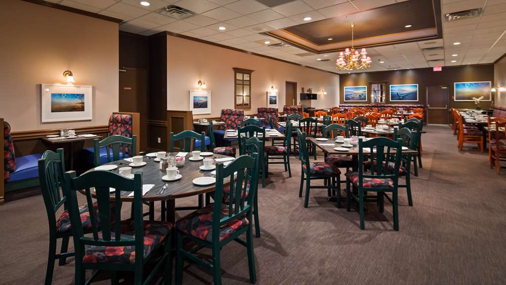 Best Western Voyageur Place Hotel in Newmarket: The Buttery Restaurant