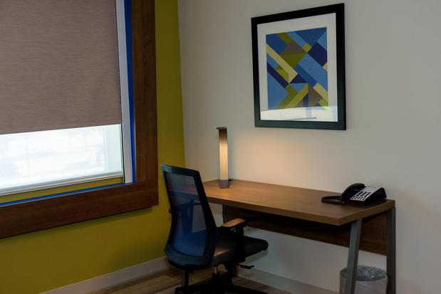 Images Holiday Inn Express & Suites McKinney - Frisco East by IHG