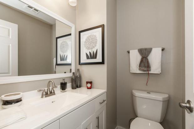 Images The Elliott at College Park Apartment Homes