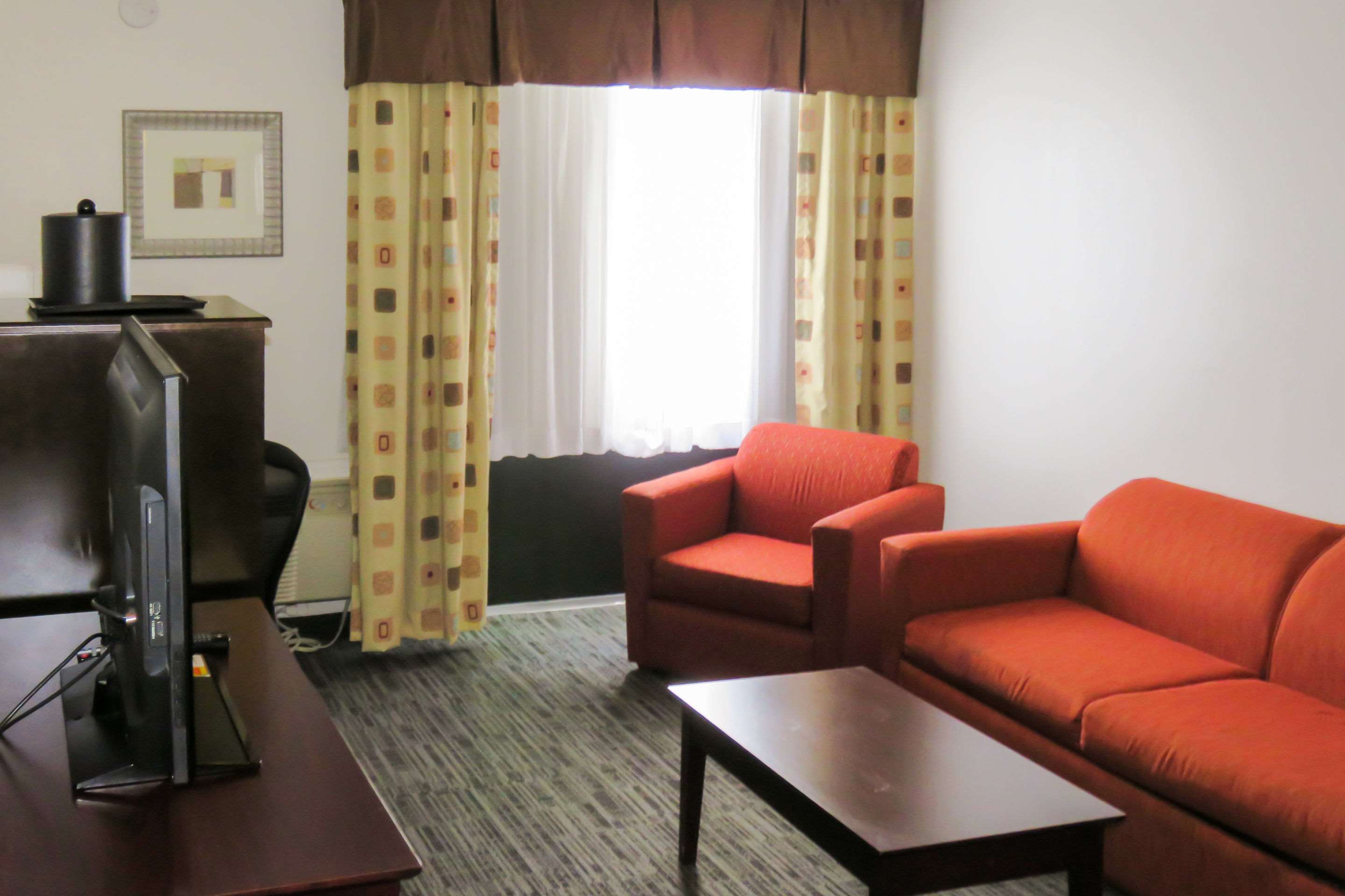 Suite with queen bed(s)