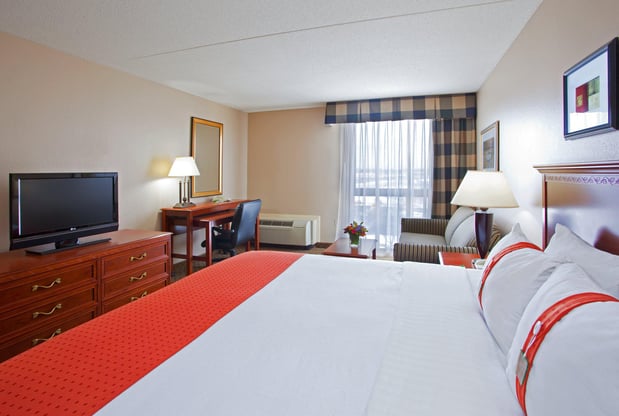 Images Holiday Inn & Suites Cincinnati-Eastgate (I-275E) by IHG