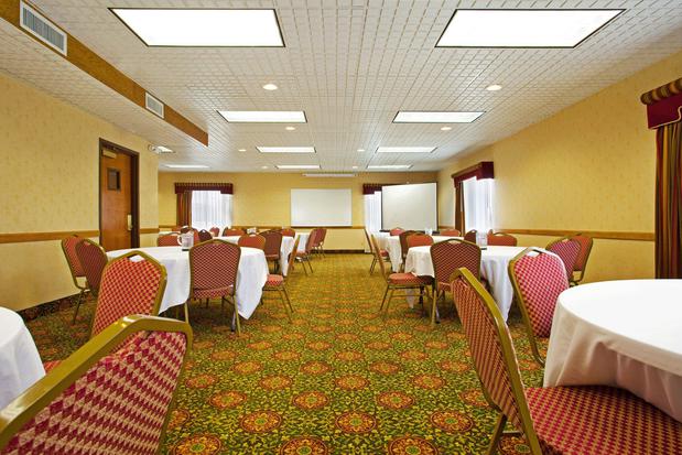 Images Candlewood Suites Grand Rapids Airport by IHG