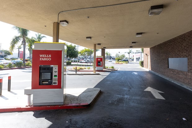 Images Wells Fargo Bank