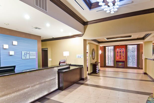 Images Holiday Inn Express & Suites San Antonio - Frost Bank Ctr by IHG