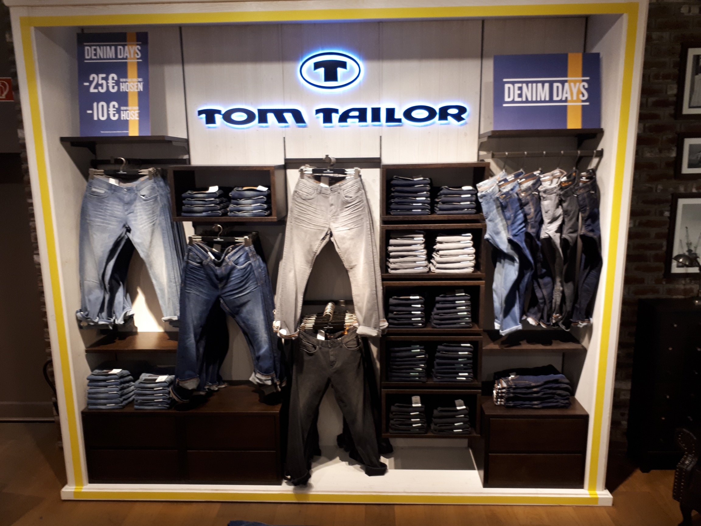 TOM TAILOR Store, Am Einkaufszentrum in Bochum
