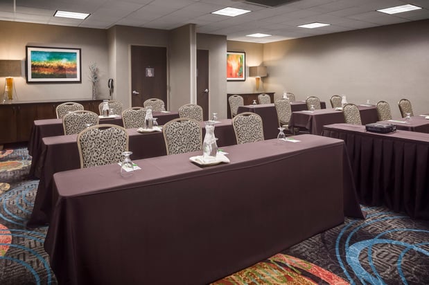 Images Holiday Inn Wichita East I-35 by IHG