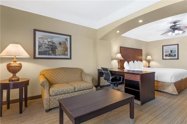 Images Best Western Plus Monica Royale Inn & Suites