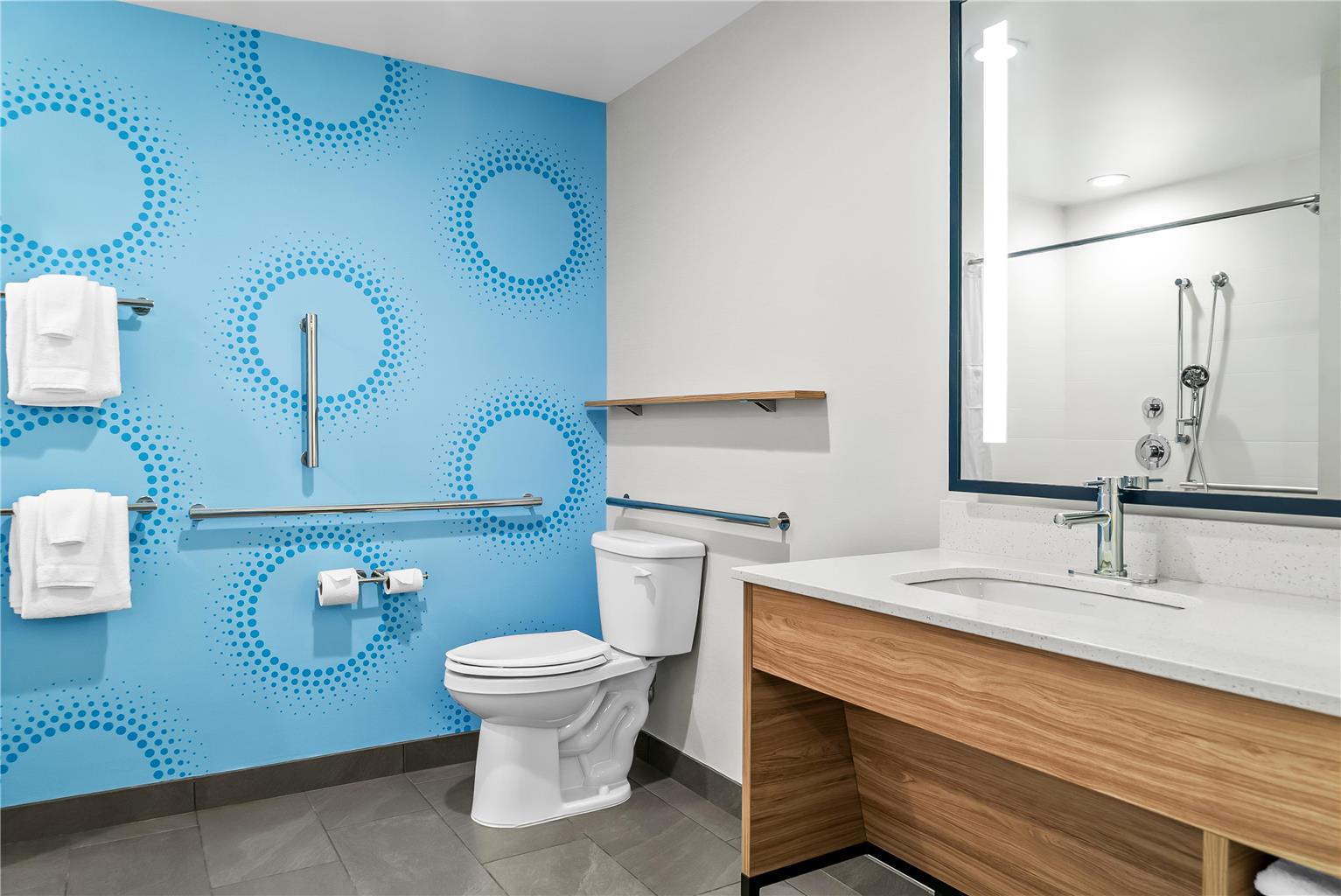 Guest room bath