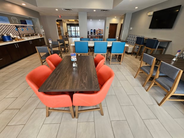 Images Holiday Inn Express & Suites Cincinnati-Blue Ash by IHG