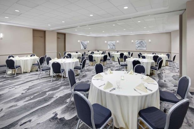 Images Embassy Suites by Hilton Detroit Troy Auburn Hills