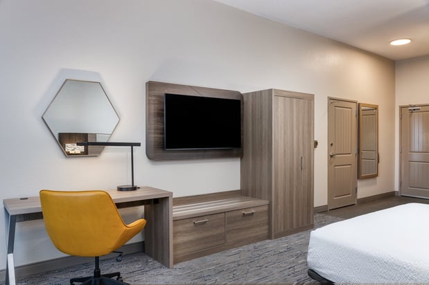 Images Holiday Inn Express & Suites Green Bay East by IHG