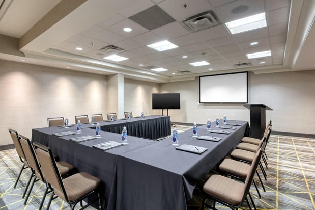 Images Holiday Inn & Suites Atlanta Airport-North by IHG