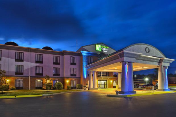 Images Holiday Inn Express & Suites Harrington, an IHG Hotel