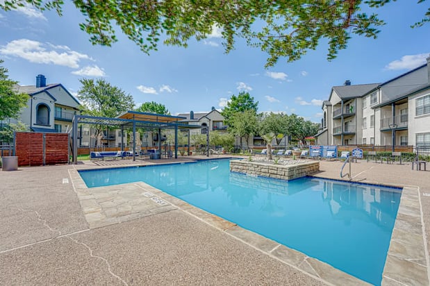 Images Carmel Creekside