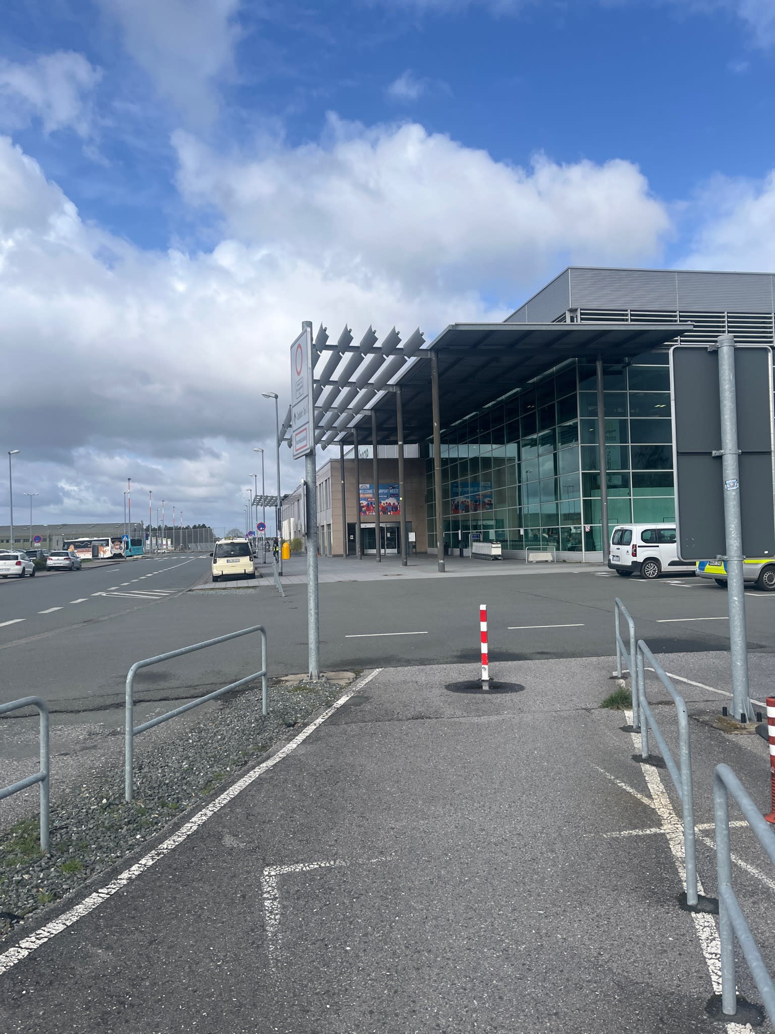 SIXT Autovermietung Weeze/Niederrhein Flughafen, Flughafen-Ring 1 in Weeze
