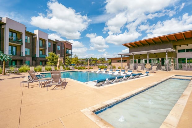 Images The Landing at Centreport Apartments