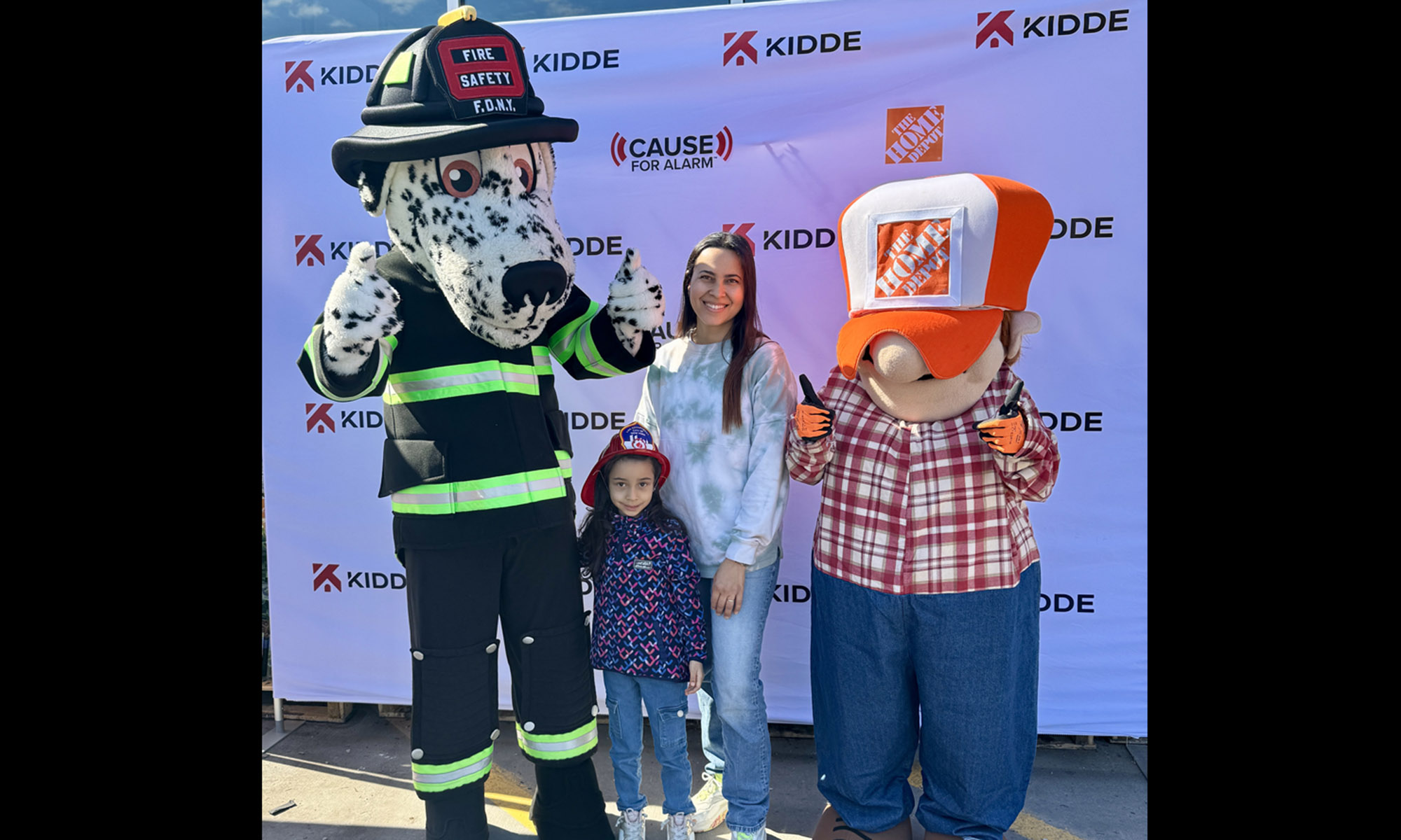 https://brand.kidde.com/m/5474ebf239dc0eab/original/CFA-THD-Bronx-Family-with-mascots.JPG