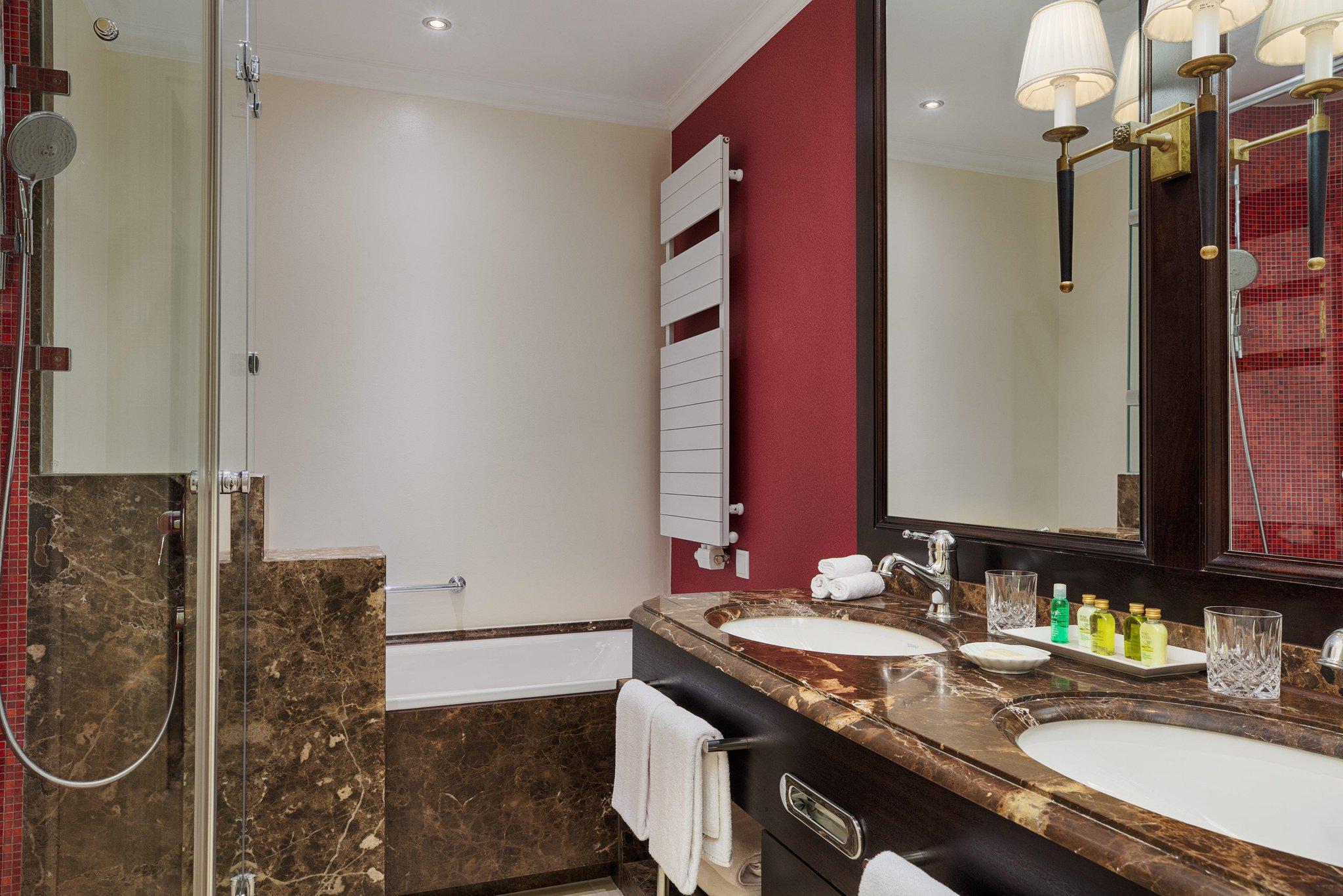 Schloss Fuschl, a Luxury Collection Resort & Spa, Fuschlsee-Salzburg, Schloss Strasse 19 in Hof Bei Salzburg