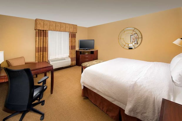 Images Hampton Inn & Suites San Antonio-Airport