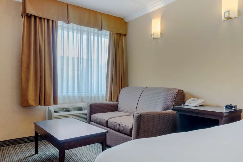 Best Western Plus Dryden Hotel & Conference Centre in Dryden: King w/ Sofa Bed