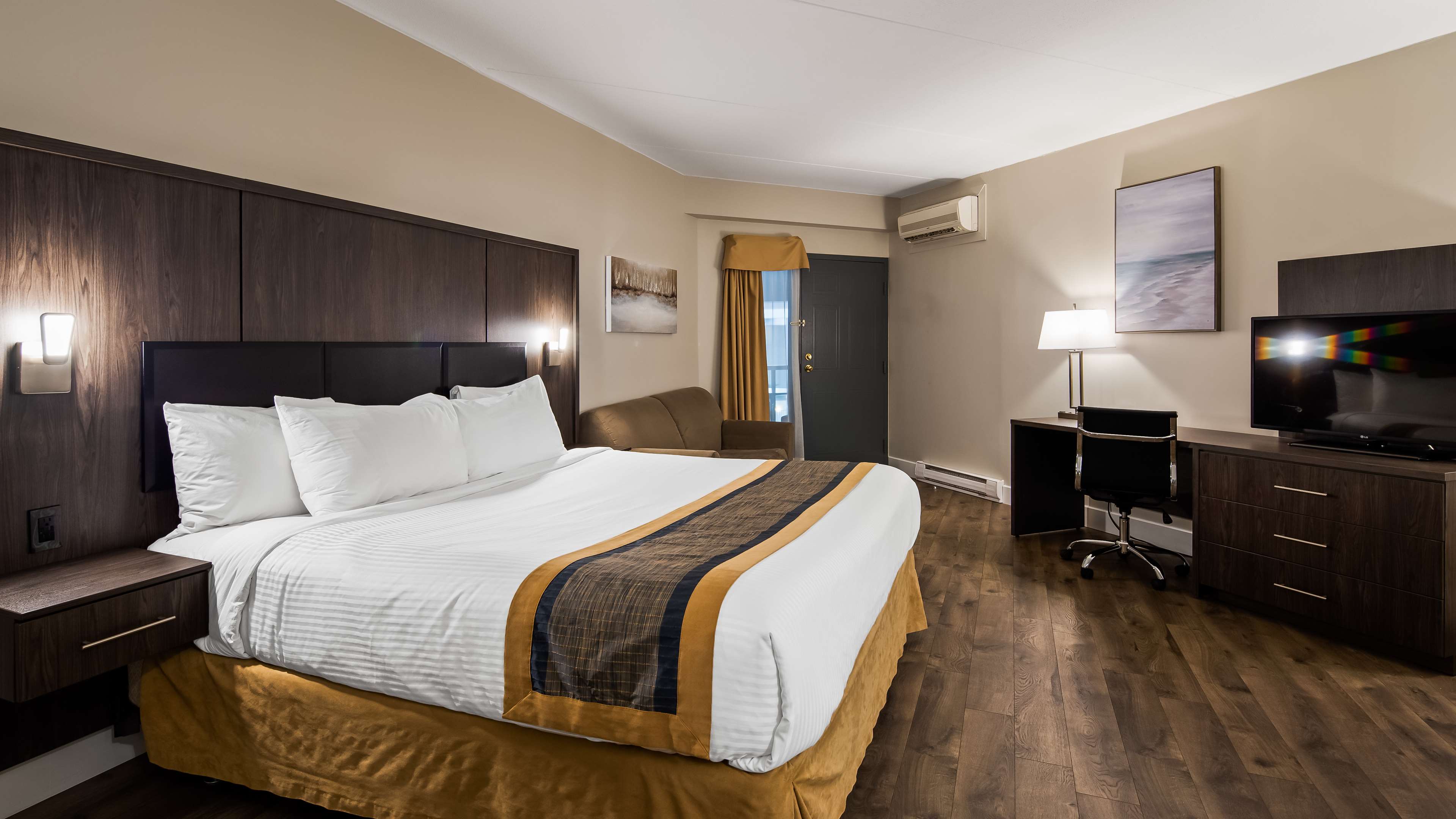 Best Western Laval-Montreal in Laval: King room with balcony