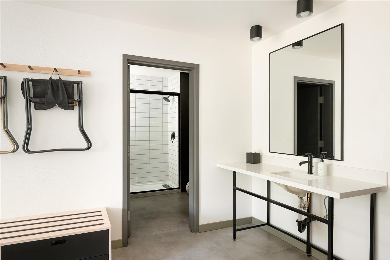 Guest room bath