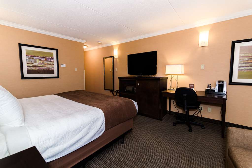 Second Floor Room with one double bed. Best Western Plus Dryden Hotel & Conference Centre Dryden (807)223-3201