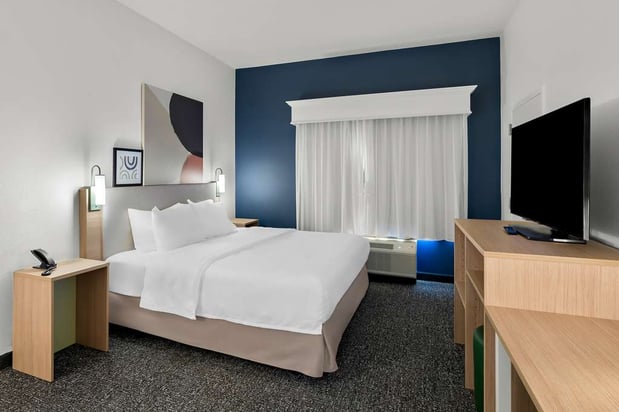 Images Spark by Hilton Tupelo