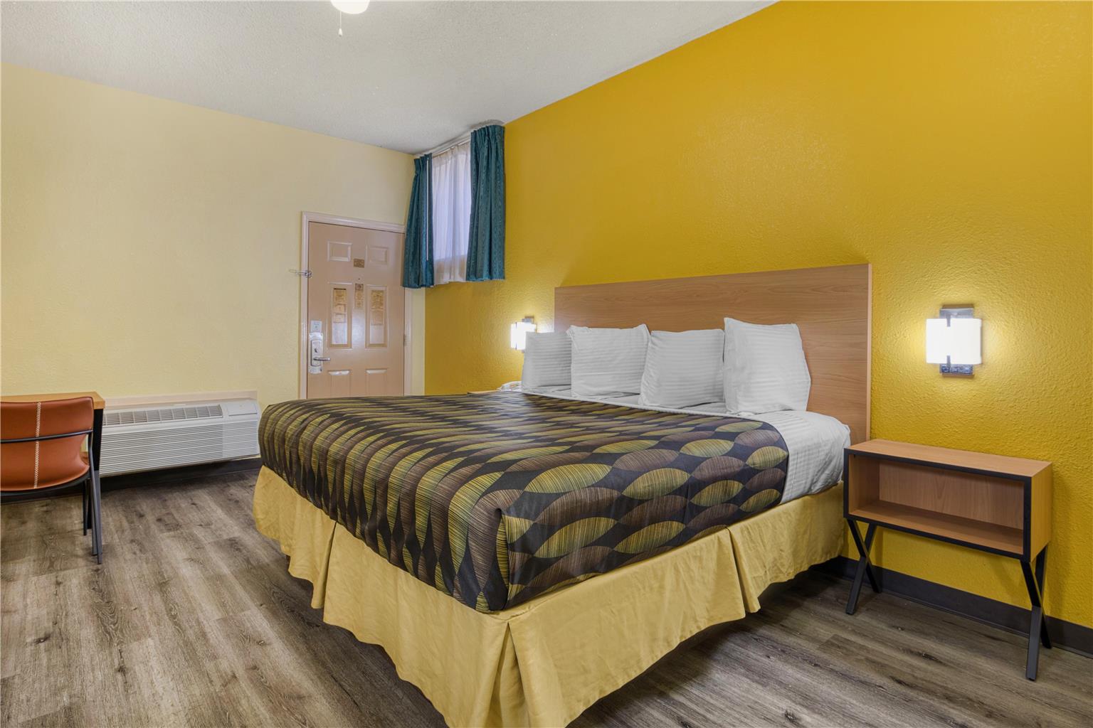 1 King Bed