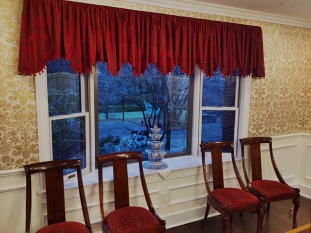 If your taste leans ornate, we can create a Custom Valance, like this dramatic one installed along with our super functional Honeycombs in Ossining. #BudgetBlindsOssining #CustomValances #HoneycombShades #DrapedInBeauty #ShadesOfBeauty #FreeConsultation #WindowWednesday