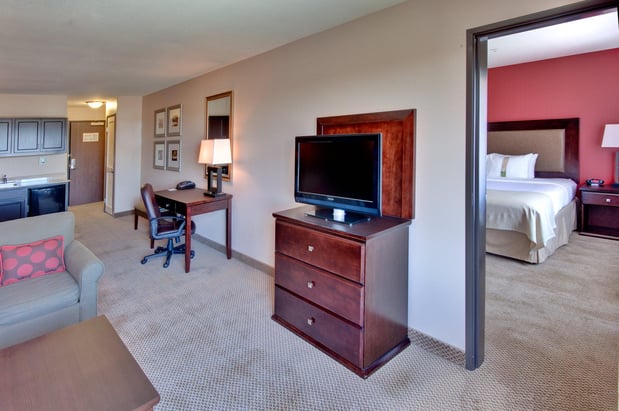 Images Holiday Inn & Suites Bakersfield by IHG