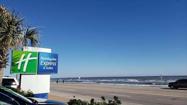 Images Holiday Inn Express & Suites Galveston West-Seawall, an IHG Hotel