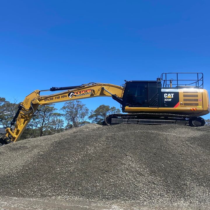 Images Wayne Coppin Earthmoving