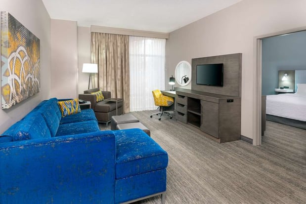 Images Hampton Inn & Suites Kansas City-Country Club Plaza