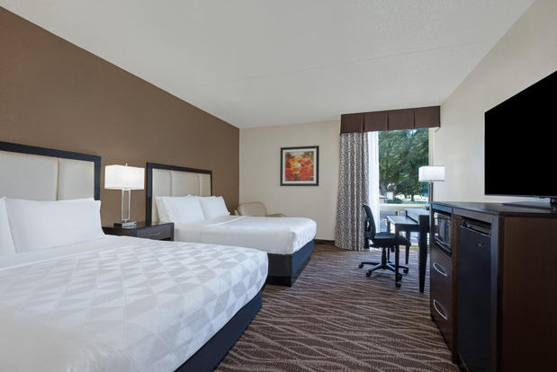 Images Holiday Inn Des Moines-Airport/Conf Center, an IHG Hotel