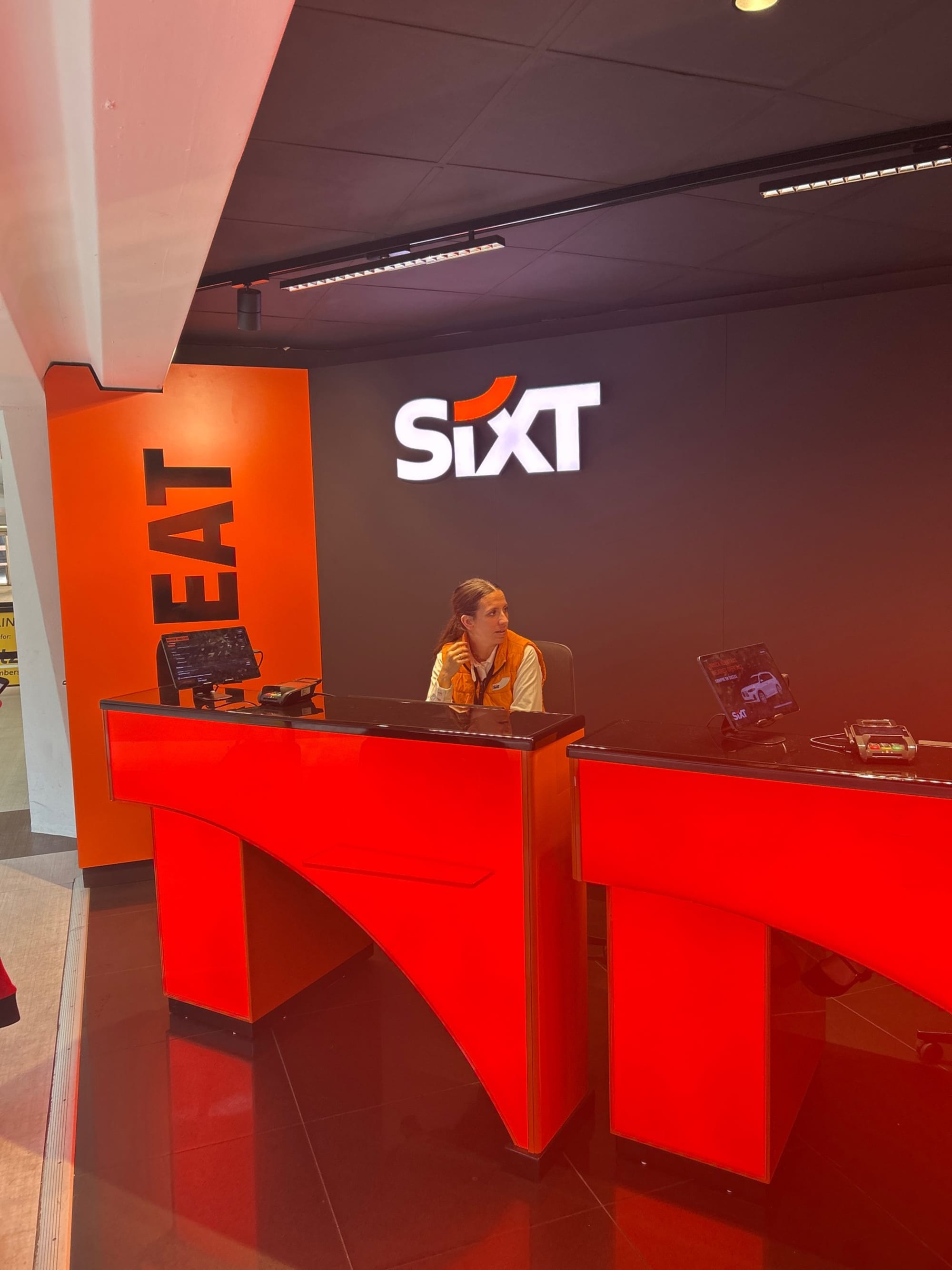 SIXT Alquiler de Coches - Bilbao Aeropuerto (BIO) 12