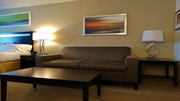 Images Holiday Inn Express & Suites Montgomery, an IHG Hotel