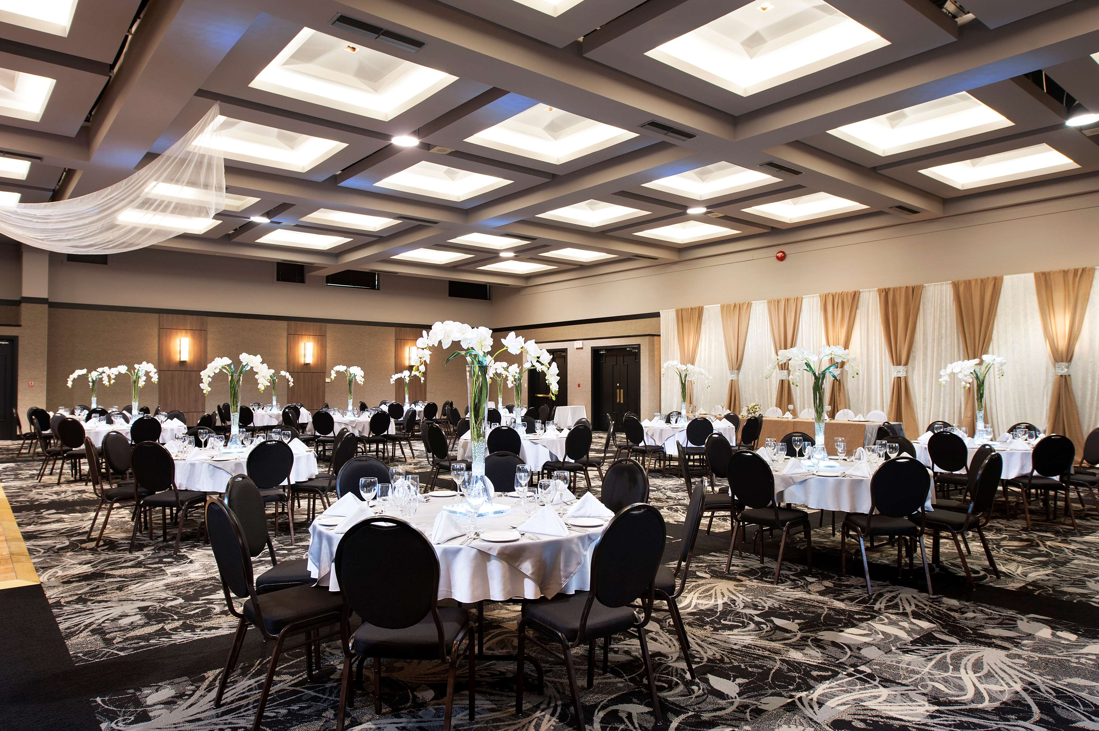 Best Western Hotel Universel Drummondville in Drummondville: Banquet Room