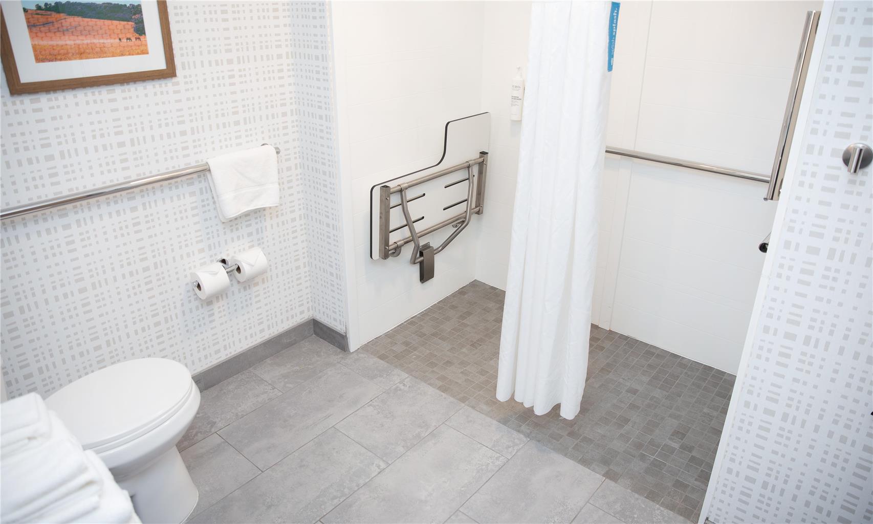 Guest room bath