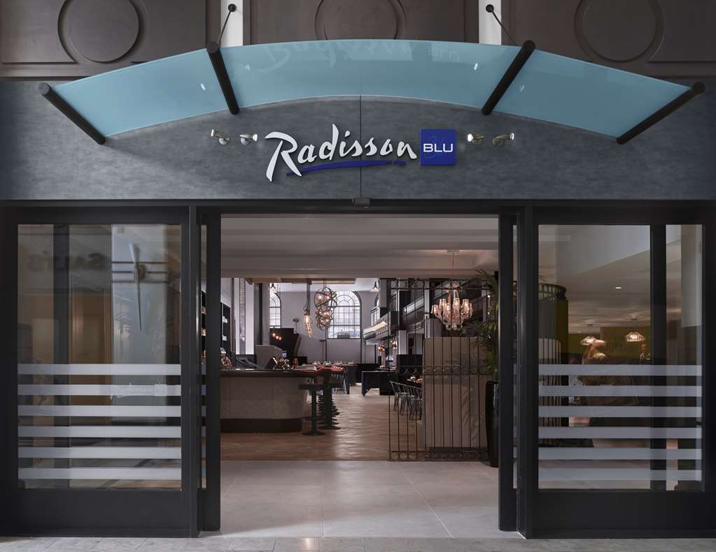 Exterior Radisson Blu Hotel, Leeds City Centre Leeds 01132 366000