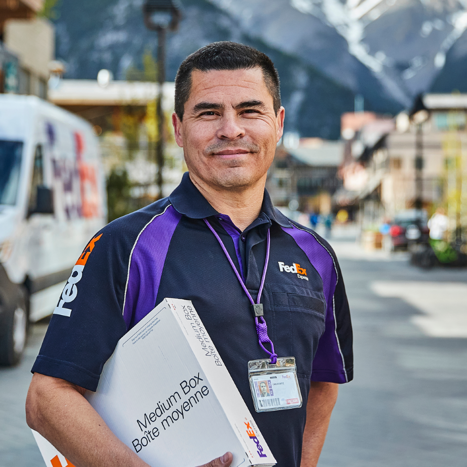 FedEx shipping courier in Canada FedEx Ship Centre Saint-Laurent (800)463-3339