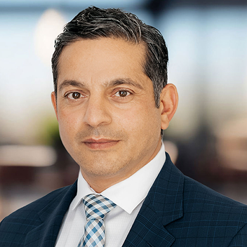 Headshot of George Georges, Senior Portfolio Manager & Wealth Advisor.