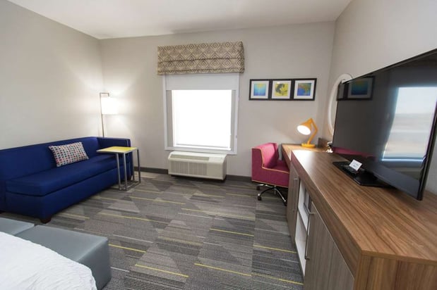 Images Hampton Inn Mustang