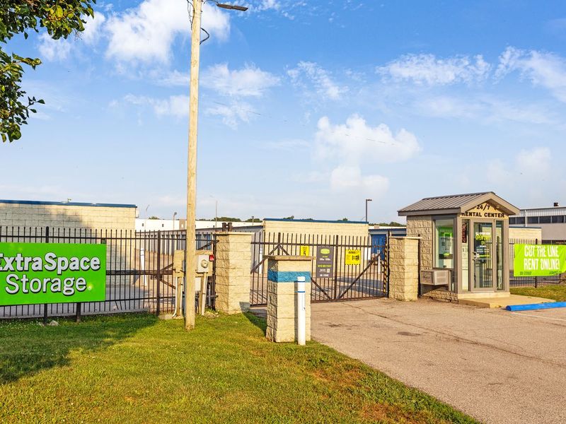 Beauty Image - Storage Express at 2158 Holiday Ln, Franklin, IN 46131