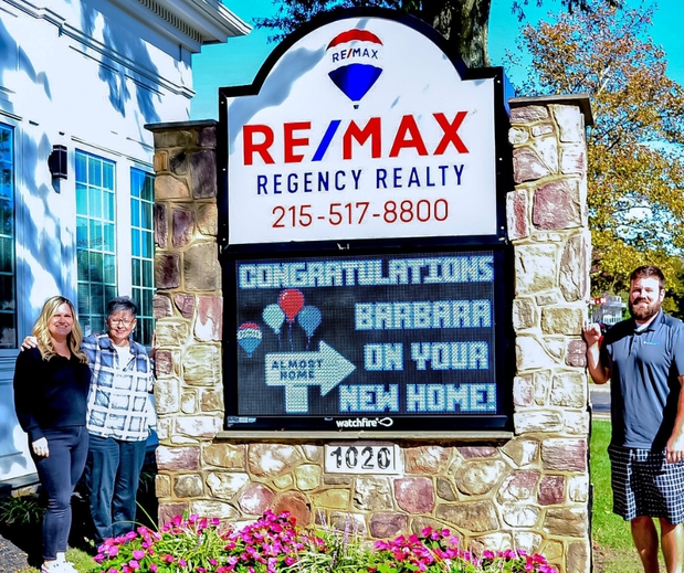 Images RE/MAX Regency Realty